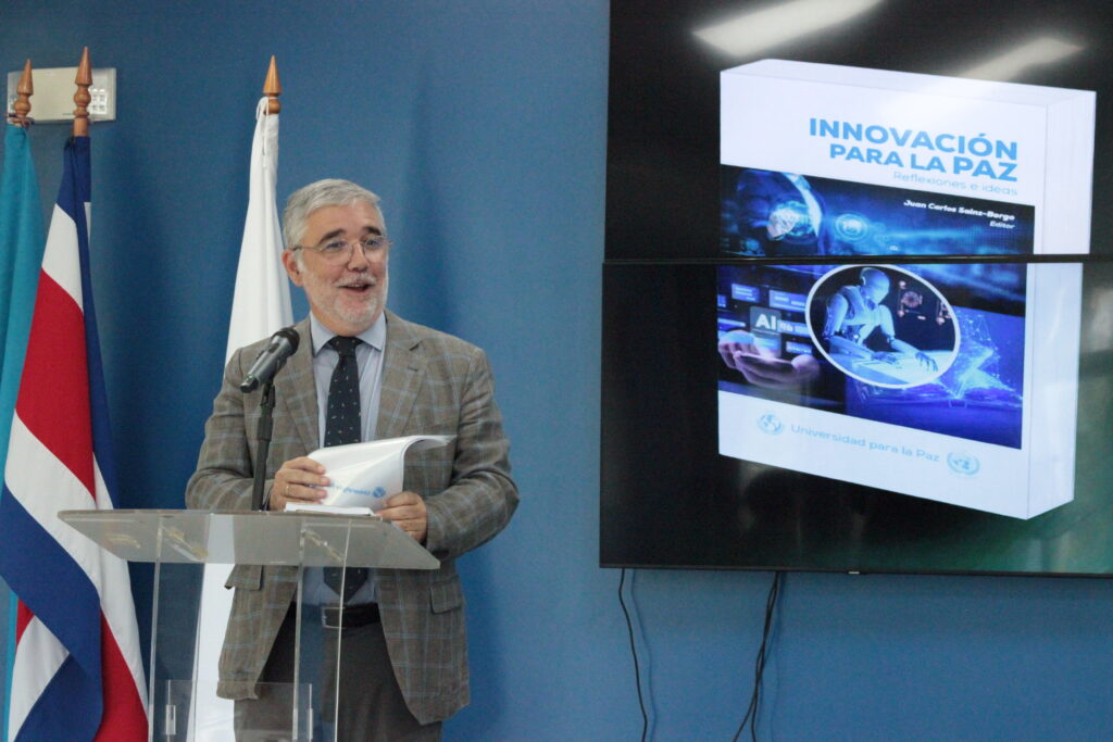 Dr. Juan Carlos Sainz-Borgo, editor del libro Innovación para la Paz