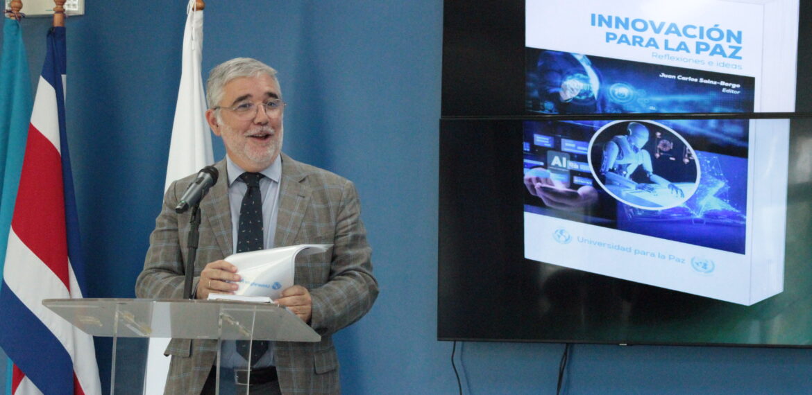 Dr. Juan Carlos Sainz-Borgo, editor del libro Innovación para la Paz